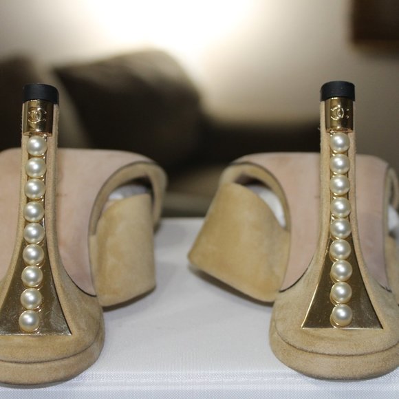 CHANEL Beige Gold Pearl Heel - Picture 10 of 11